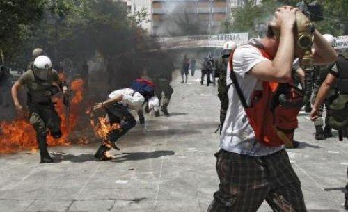 Atina'da halk isyanda