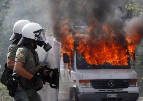 Atina'da halk isyanda