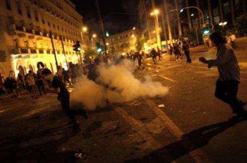 Atina'da halk isyanda