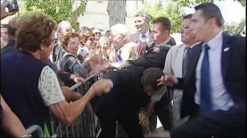 Sarkozy saldırıya uğradı - Resim 7
