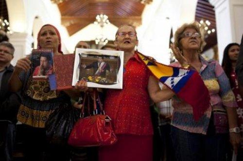Venezüellalılar Chavez'e ağladı