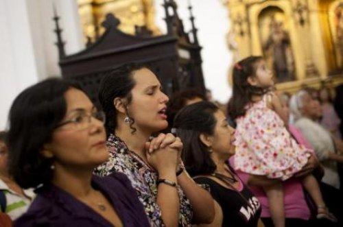 Venezüellalılar Chavez'e ağladı