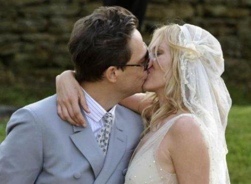 Kate Moss The Kills'in gitaristi Jamie Hince ile evlendi - Resim 18