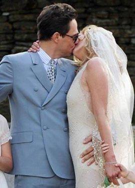 Kate Moss The Kills'in gitaristi Jamie Hince ile evlendi - Resim 4