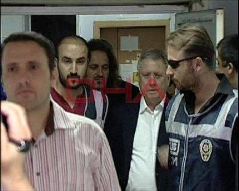 Kare Kare Aziz Başkan'ın gözaltı anları - Resim 2
