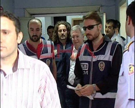 Kare Kare Aziz Başkan'ın gözaltı anları - Resim 9