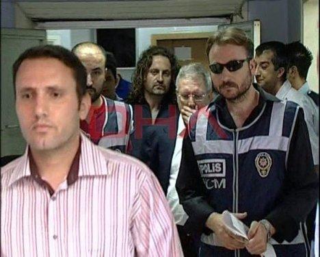 Kare Kare Aziz Başkan'ın gözaltı anları - Resim 8