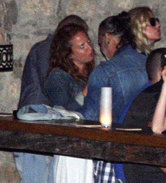 Ali Taran ve Ayşe Özyılmazel Bodrum gecelerinde