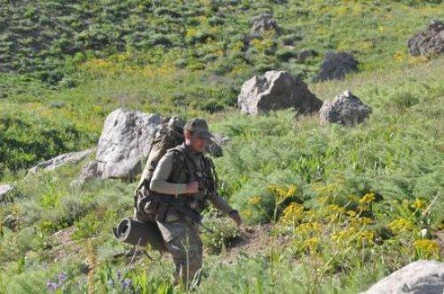 Mehmetçik kaçan teröristlerin peşinde