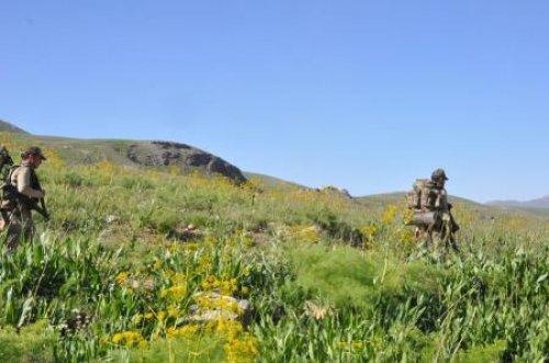 Mehmetçik kaçan teröristlerin peşinde