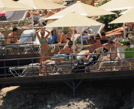 Ali Taran ve Ayşe Özyılmazel balayında