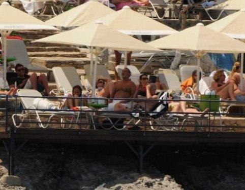 Ali Taran ve Ayşe Özyılmazel balayında