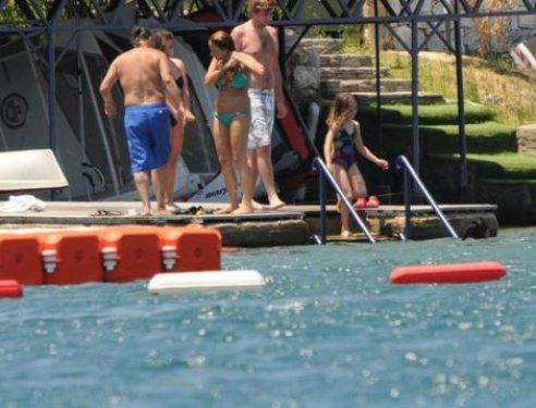 Ali Taran ve Ayşe Özyılmazel balayında