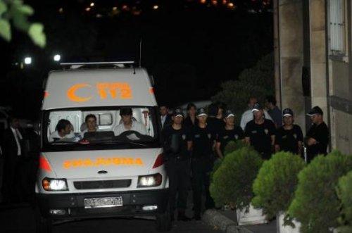 Tutuklu yakınları tezahüret yerine veda etti