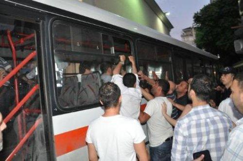 Tutuklu yakınları tezahüret yerine veda etti