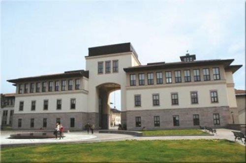 Vakıf Üniversiteleri'nin 2011-2012 yılı dudak uçuklatan fiyatları