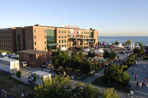 Vakıf Üniversiteleri'nin 2011-2012 yılı dudak uçuklatan fiyatları