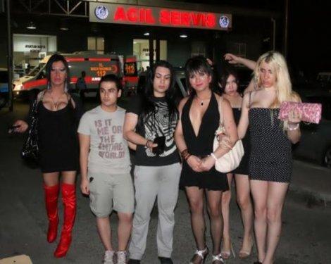 Travestiler polisi polise şikayet etti