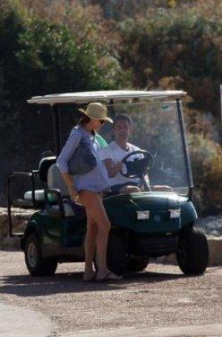Sarkozy ve Carla Bruni plajda görüntülendi - Resim 4