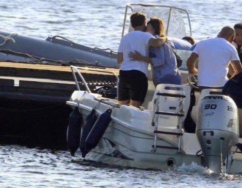Sarkozy ve Carla Bruni plajda görüntülendi - Resim 23