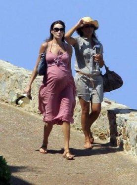Sarkozy ve Carla Bruni plajda görüntülendi - Resim 36