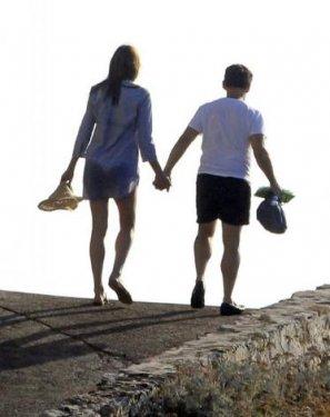Sarkozy ve Carla Bruni plajda görüntülendi - Resim 29