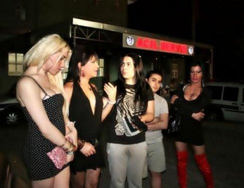 Travestiler polisi polise şikayet etti