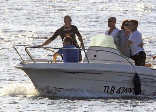Sarkozy ve Carla Bruni plajda görüntülendi - Resim 16