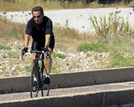 Sarkozy ve Carla Bruni plajda görüntülendi - Resim 31