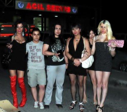 Travestiler polisi polise şikayet etti