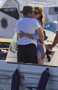 Sarkozy ve Carla Bruni plajda görüntülendi - Resim 24