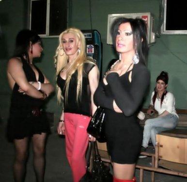 Travestiler polisi polise şikayet etti