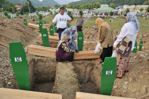 Srebrenitsa soykırımının 16. yılı