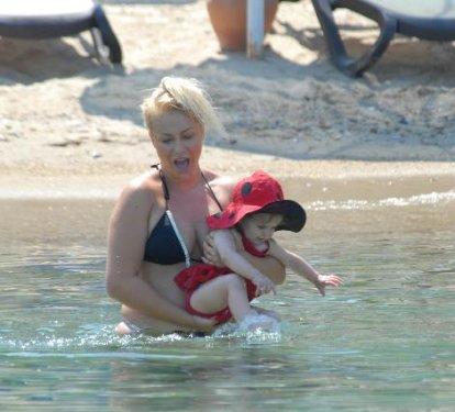 Yeliz Yeşilmen'in ailece tatil keyfi - Resim 5