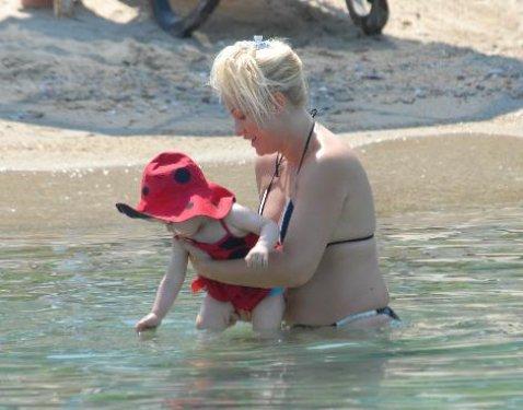 Yeliz Yeşilmen'in ailece tatil keyfi - Resim 3