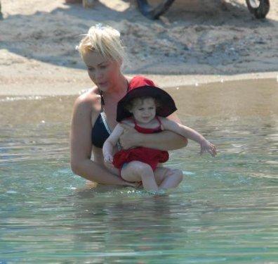 Yeliz Yeşilmen'in ailece tatil keyfi - Resim 4