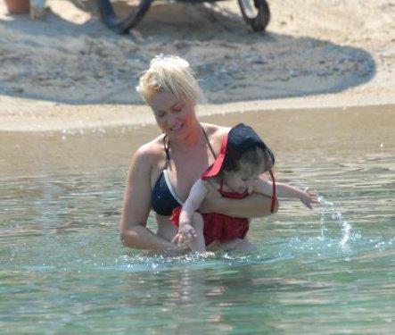 Yeliz Yeşilmen'in ailece tatil keyfi - Resim 6