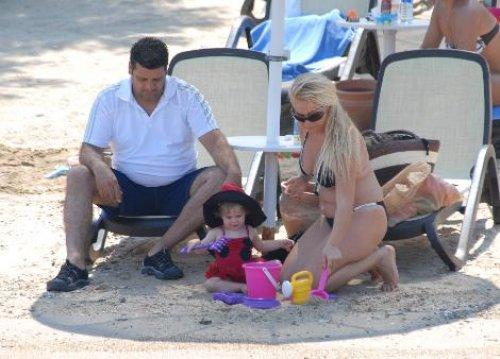 Yeliz Yeşilmen'in ailece tatil keyfi - Resim 1