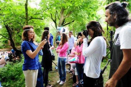 Avşar kızı reklam çekiminde