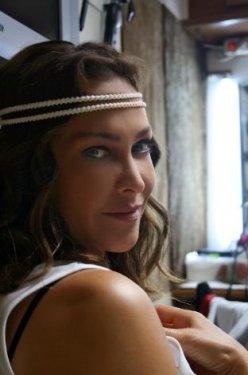 Avşar kızı reklam çekiminde