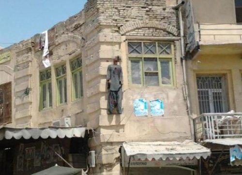 Suikastçinin cesedini meydanda teşhir ettiler