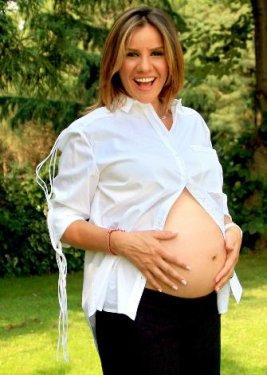 Doğuma gün sayan Esra Erol