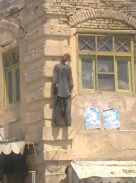 Suikastçinin cesedini meydanda teşhir ettiler