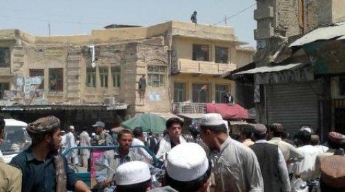 Suikastçinin cesedini meydanda teşhir ettiler