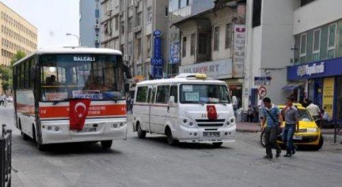 Türkiye şehitleri için sokağa döküldü