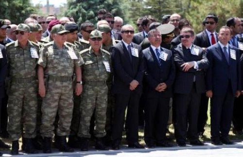 13 Şehit için Diyarbakır'da askeri tören - Resim 4