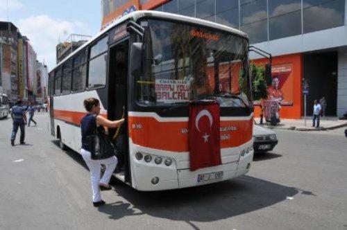 Türkiye şehitleri için sokağa döküldü