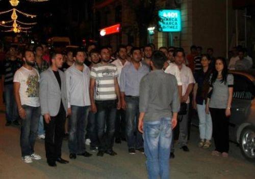 Türkiye şehitleri için sokağa döküldü