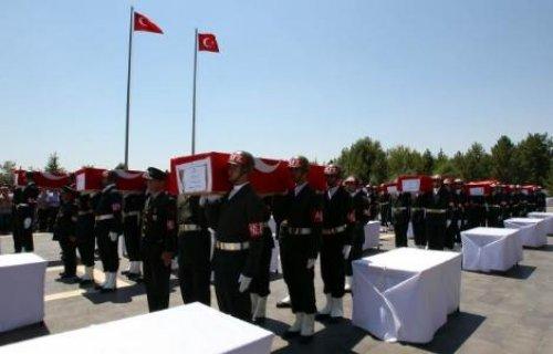 13 Şehit için Diyarbakır'da askeri tören - Resim 9