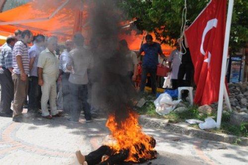 Edirne'de Öcalan kuklasını idam edip yaktılar - Resim 1